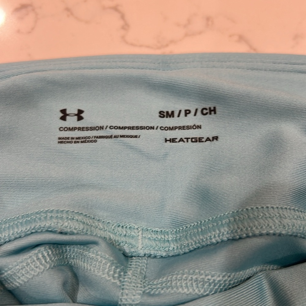 Under Armour Small 32 compression Leggings - Picture 2 of 6